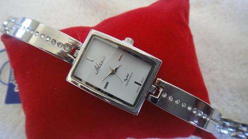 GORGEOUS LADIES WATCH WITH DIAMANTE ##BRAND NEW##