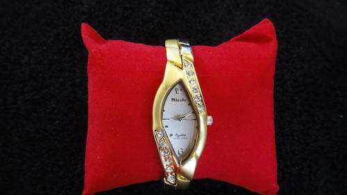 LADIES GOLD WATCH WITH DIAMANTES ##BRAND NEW##