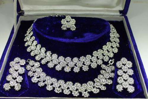 4 PIECE COSMETIC EVENING JEWELLERY SET  ##BRAND NEW##