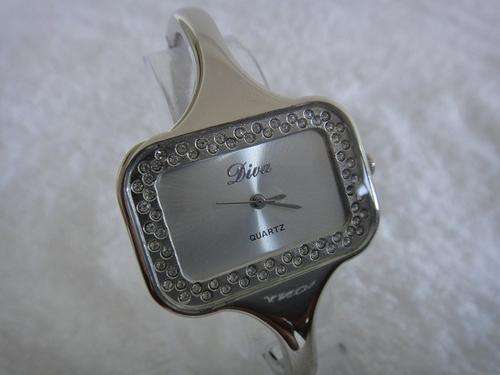 LOVELY SILVER BANGLE LADIES WATCH WITH DIAMANTE'S  ##BRAND NEW##