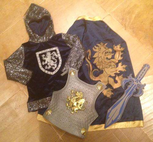 "Knight in Shining Armour" - fancy dress costume, incl plastic breast plate & rubber sword