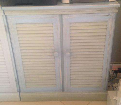Credenza / filing cupboard with louvered doors - light blue