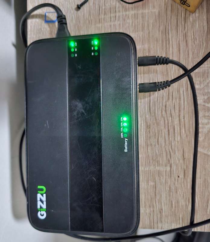GIZZU Mini 8800mAh Dual-voltage DC UPS  Black x1
