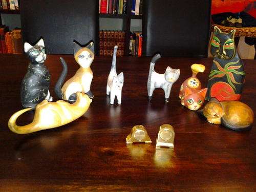 CUTE WOODEN CATS AND TWO LITTLE WATCHES