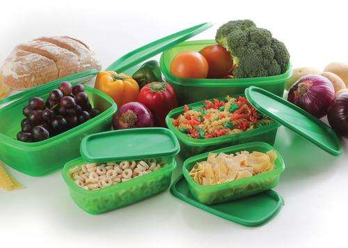2 ON AUCTION!!! Stay Fresh Green Containers 10 piece (5 tupperware +5 lids)