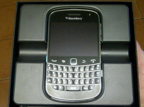 ***Blackberry Bold Touch 9900 3G (Basically Brand New)***