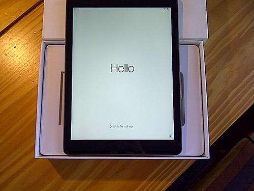 Apple I Pad Air 16GB Wi-Fi and Cellular.....mint condition!! FREE SHIPPING
