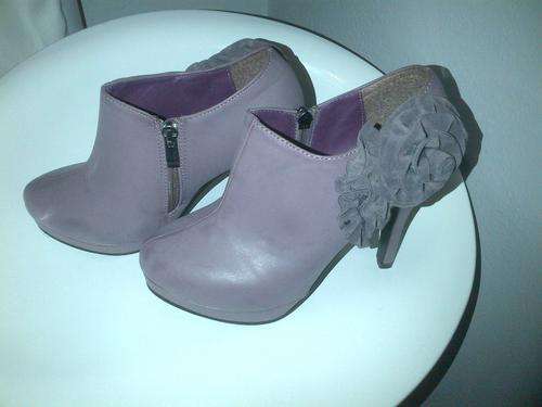 LILAC CLOGS WITH SUEDE FLOWER AND SIDE ZIPPER - SIZE 5 BRAND NEW
