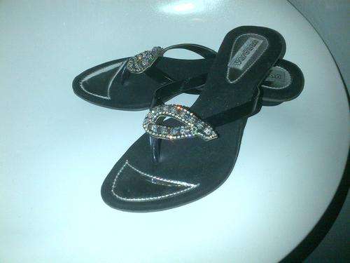 STUNNING KITTEN HEEL TONG SANDAL WITH SILVER BEADS SIZE 4