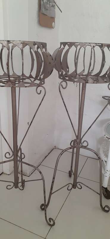 Metal plant stands