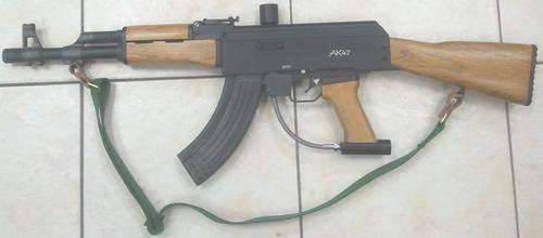 AK47 REPLICA PAINTBALL GUN (REAL STEEL AND WOOD) INCL. GAS BOTTLE & FEEDER