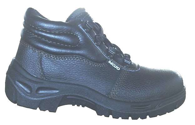VARIOUS SAFETY BOOTS AND SHOES - PLEASE SEE LISTING FOR PICTURES