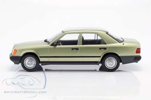W124 1984 MERCEDES BENZ 1/18 SCALE DIECAST CAR  MODEL CAR GROUP