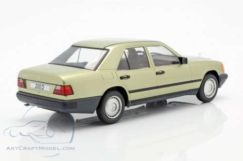 W124 1984 MERCEDES BENZ 1/18 SCALE DIECAST CAR  MODEL CAR GROUP