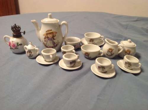 No 138.  Dolls tea set.