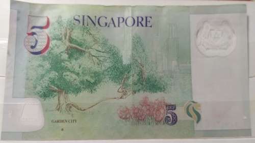2010 - Singapore - 5 Dollars - Signature: Goh Chok Tong. 1 square  - Demonetised No 3AH336615
