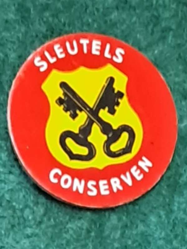 Pin: Vintage Dutch Advertising  - `Sleutels Conserven` -  Red