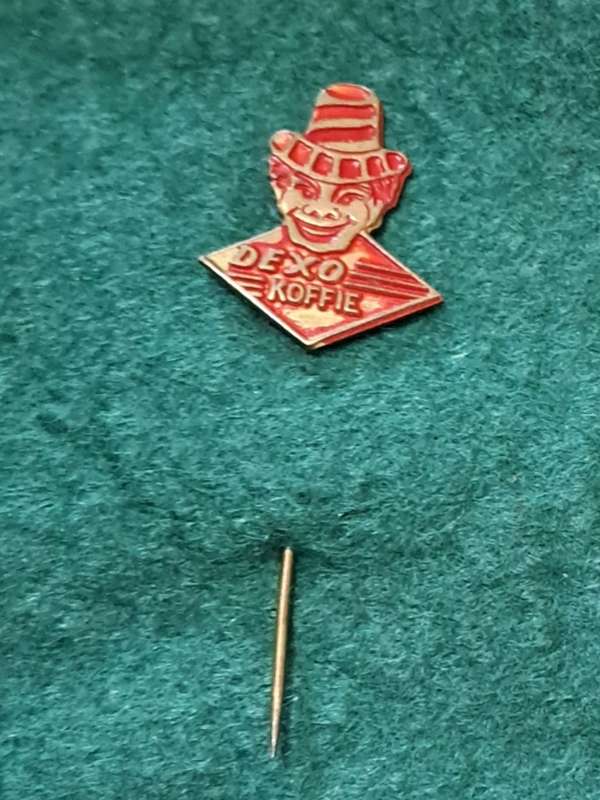 Pin: Vintage Dutch Advertising  - `Dexo Koffie` -  Red