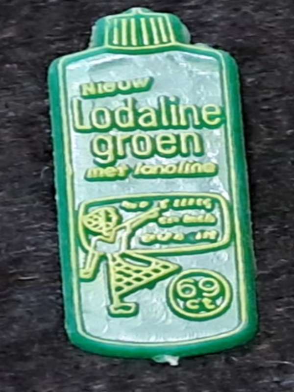 Pin: Vintage Dutch Advertising  - `Lodaline groen met lanoline  `