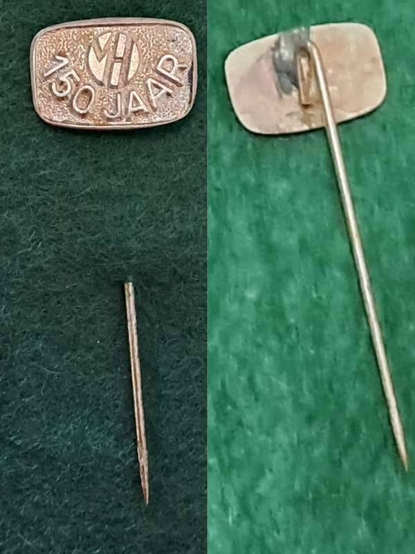 Pin: Vintage Dutch Advertising  - `Van Houten 150 jaar` - gold tone