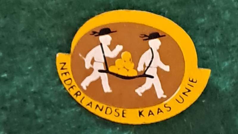 Pin:   `Nederlandse Kaas Unie` - Yellow-Brown