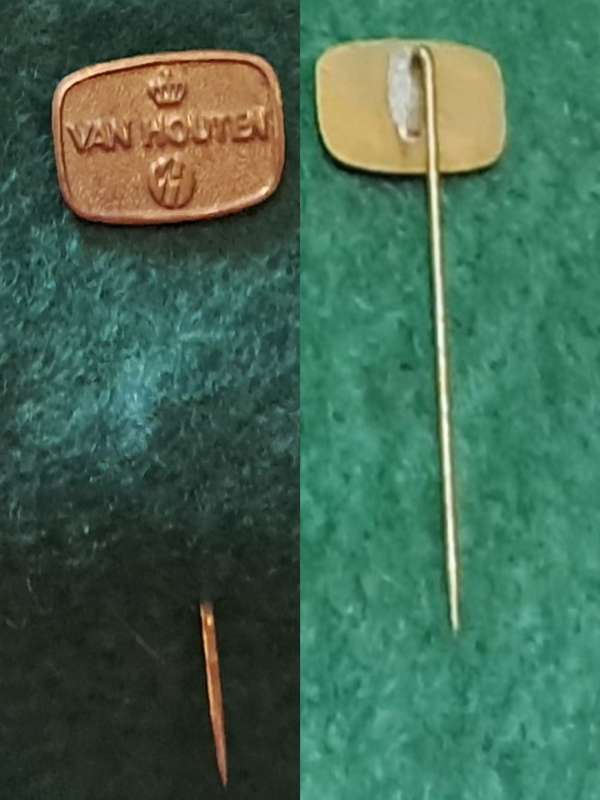 Pin: Vintage Dutch Advertising  - `Van Houten ` - gold tone