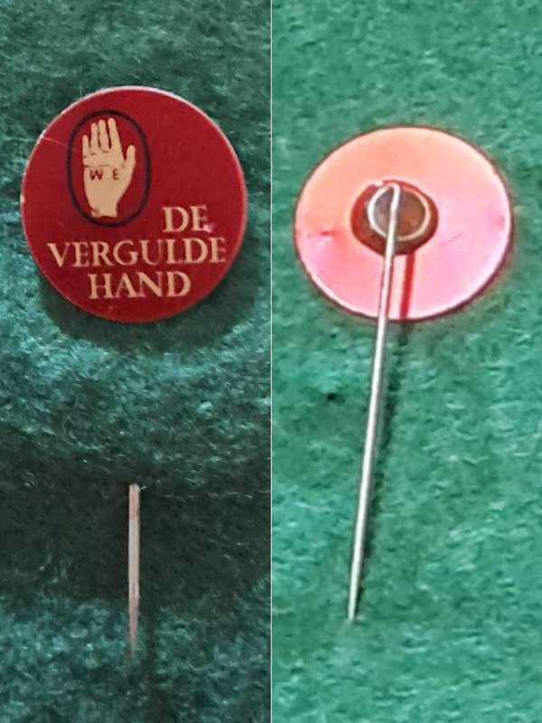 Pin: Vintage Dutch Advertising  - `De Vergulde Hand ` -  Black on Red