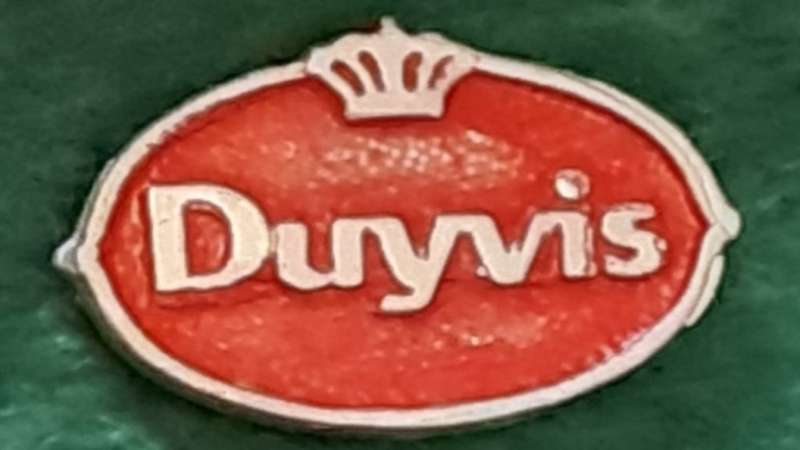 Pin: Vintage Dutch Advertising  - ``Duyvis` -  Red
