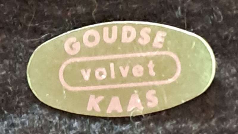 Pin: Vintage Dutch Advertising  - `Goudse volvet kaas` - green