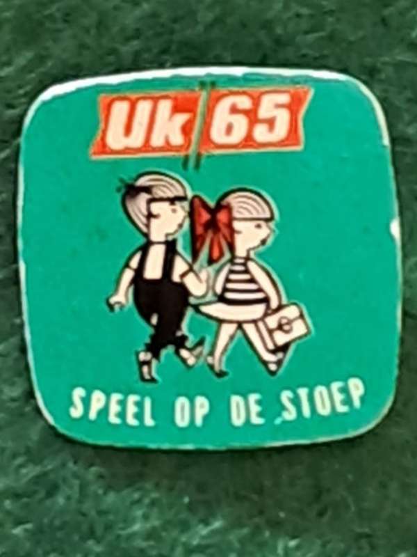 Pin: Vintage Dutch Advertising  - `UK 63 - Speel op de Stoep`