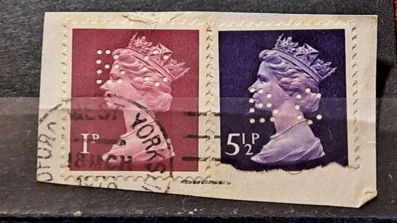 1971-1973 - UK - 1P  + 5½  -  Perfin   BC - Queen Elizabeth II