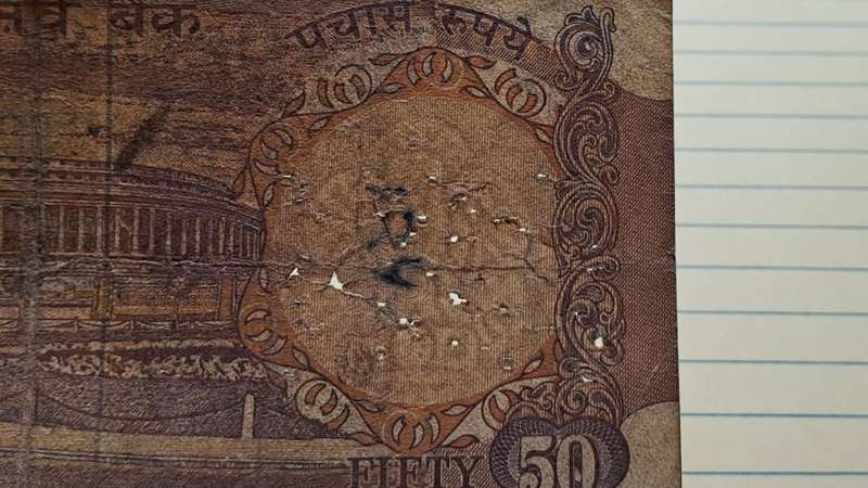 1975-1982 -  India - 50 Rupees - 7QL 594805 -  Note: Delicate Fold and damage
