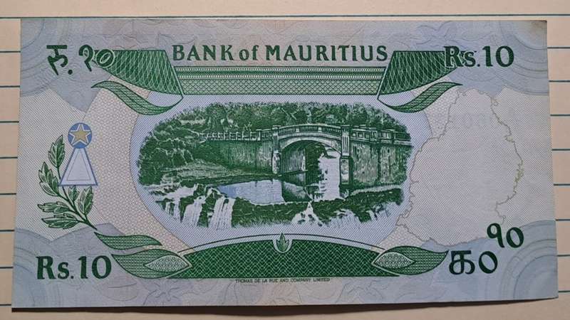 1985 - Mauritius - 10 Rupees - AU -Green UV -  Demonetised - Yes -  A56 060137