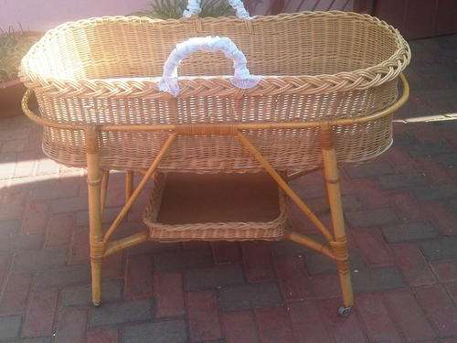 wicker crib/moses basket=mattress+cover
