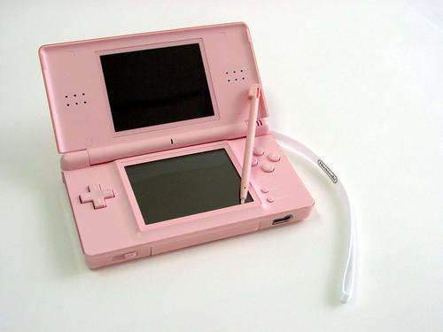 nintendo ds lite +123 games=like new