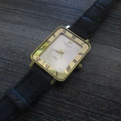 Vintage RAYMOND WEIL Geneve ladies watch**Not Working and Needs New glass*