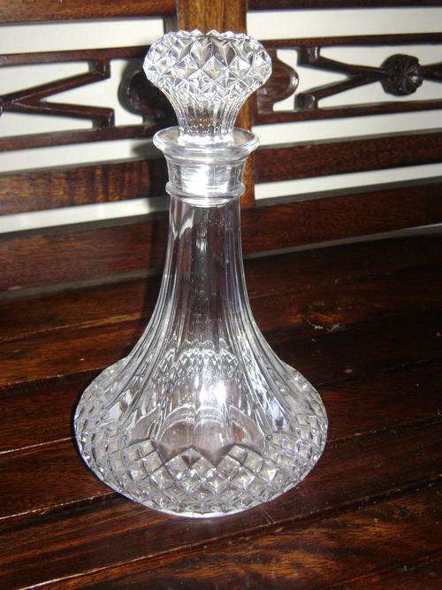 STUNNING GLASS DECANTER!!