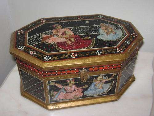 BEAUTIFUL ORIENTAL HANDPAINTED BOX!!! **WOW**