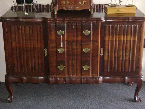 STUNNING LARGE BALL AND CLAW SIDEBOARD!! **IN PERFECT CONDITION**CraZy R1 start!!!