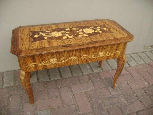 BEAUTIFUL SMALL INLAID TABLE WITH OPEN FOLDING TOP!!!***STUNNING PIECE***