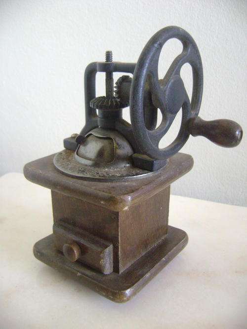 SMALL OLD COFFEE GRINDER!! ***VERY NICE PIECE***Perfect working condition!!!