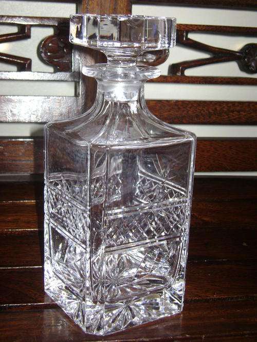 STUNNING CUT CRYSTAL DECANTER!!***IN PERFECT CONDITION***