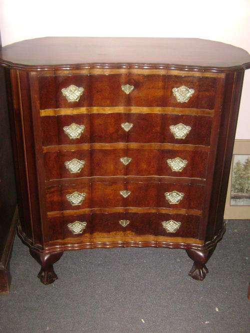 **BEAUTIFUL** 5 DRAWER KIDNEY SHAPE BALL AND CLAW CHEST OF DRAWERS****