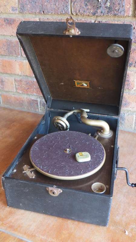 HIS MASTERS VOICE GRAMAPHONE made in England** STILL WORKING PERFECTLY**