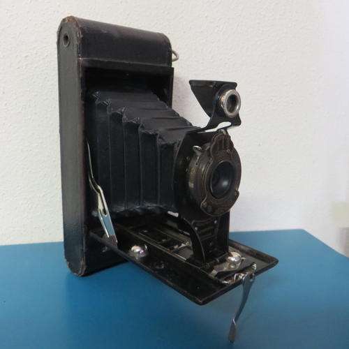VINATGE BROWNIE FOLD OUT CAMERA **STUNNING PIECE**