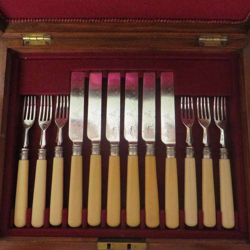 BEAUTIFUL MAHOGANY BOXED SET OF x12 BONE HANDLED FRUIT KNIVES AND FORKS**