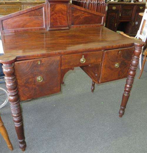 STUNNING VICTORIAN LADIES DESK
