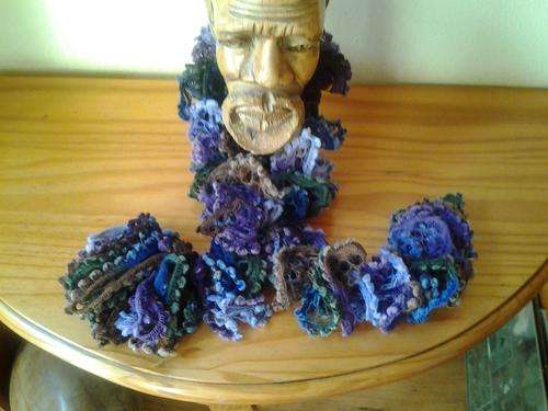 ***HANDKNITTED TWIRLY SCARF ***
