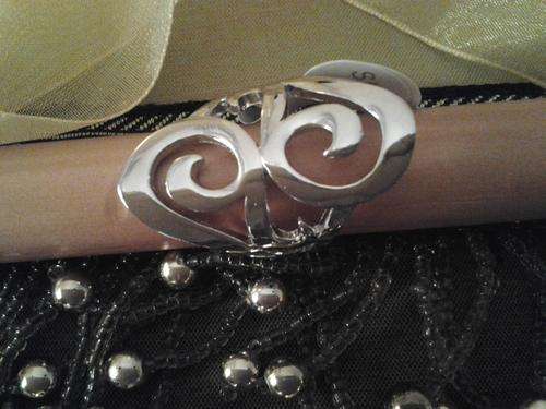 ***RING RING RING - RING IT ON TO YOUR FINGER****SILVER DRESS RING***