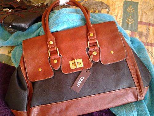 ****STUNNING EXTRA LARGE KUSSI PU LEATHER BAG***LARGE ENOUGH TO BE USED AS AN OVERNIGHT BAG***